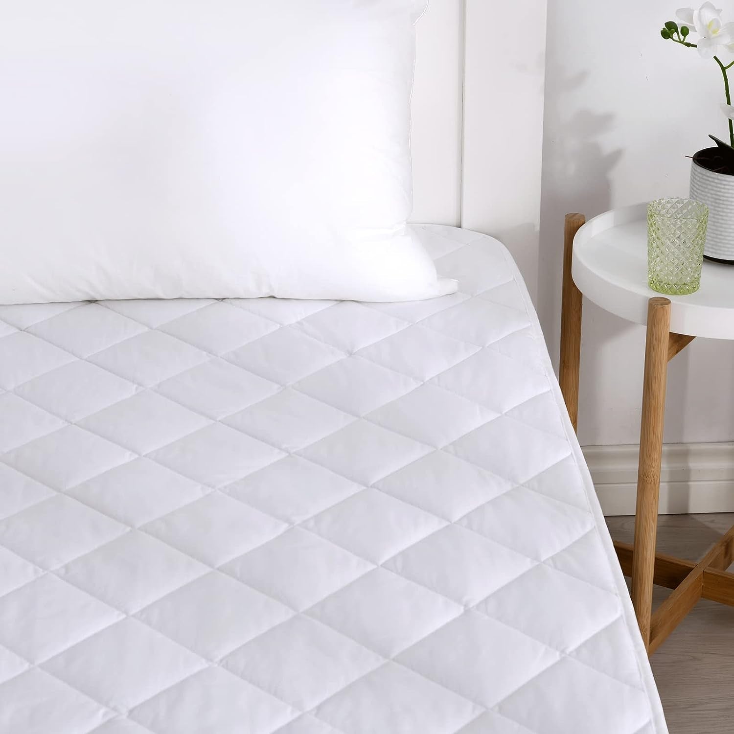 100% Breathable Cotton Top 120Gsm Filling Commercial Grade Durability Corner Strap Quilted Cotton Mattress Protector White - King Single Bed (106X203Cm)